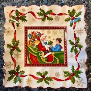 Villeroy & Boch Toy's Fantasy Santa Claus Square 9" Plate